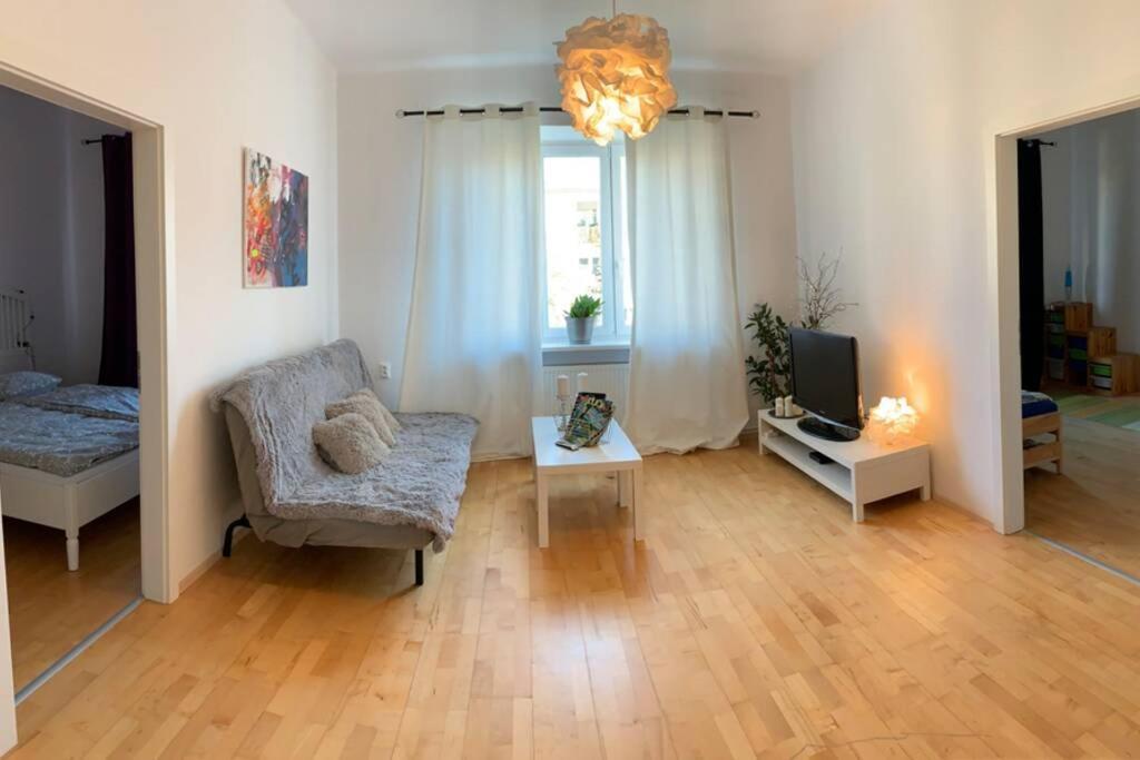 Tichy Apartman Blizko Centra Apartment Trencin Bagian luar foto