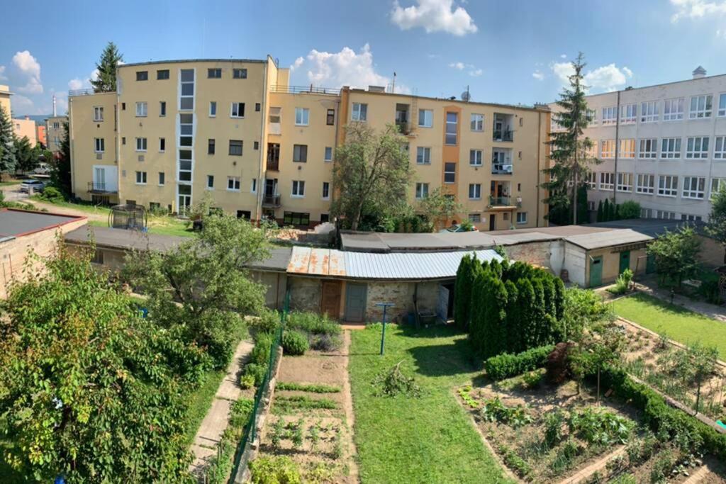 Tichy Apartman Blizko Centra Apartment Trencin Bagian luar foto