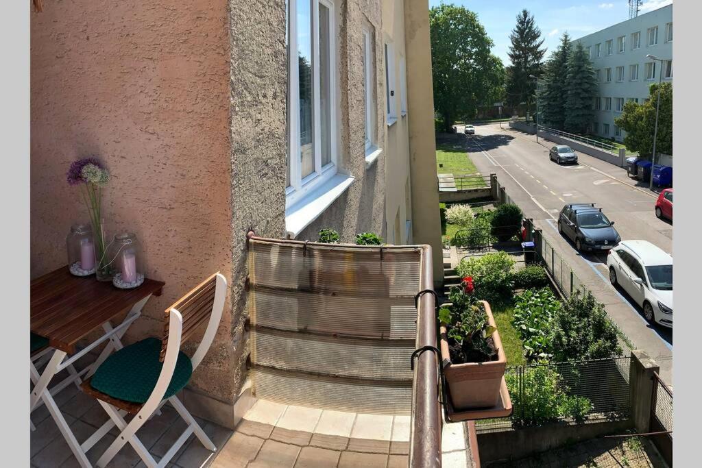 Tichy Apartman Blizko Centra Apartment Trencin Bagian luar foto